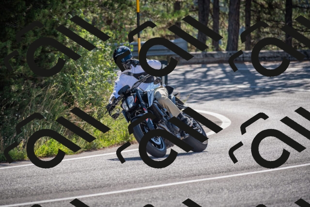 20250906101325-_5000952_am_