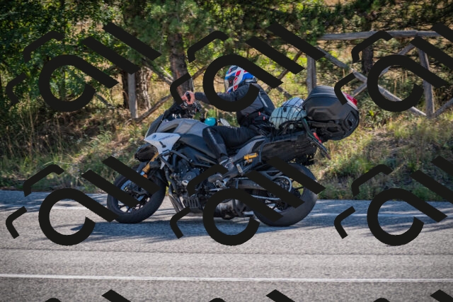 20250906101808-_5000988_am_