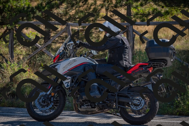 20250906102502-_5001031_am_