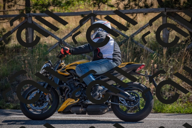 20250906102541-_5001034_am_