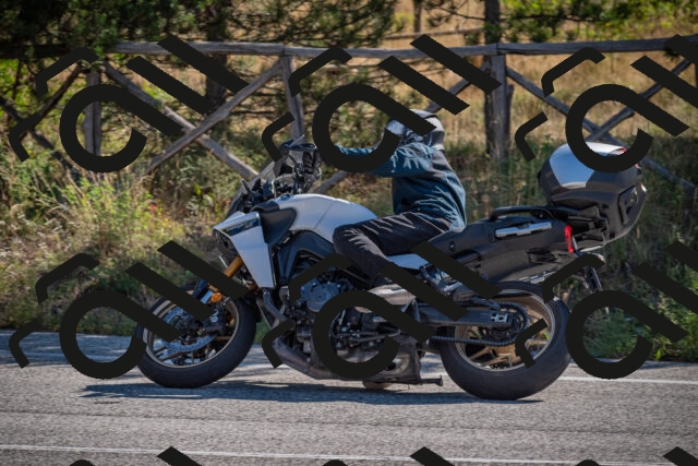 20250906102553-_5001037_am_