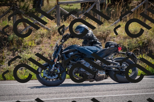 20250906103649-_5001083_am_