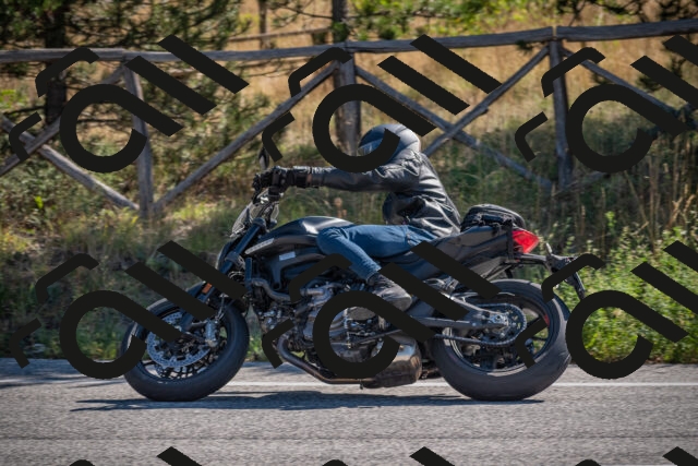 20250906103649-_5001084_am_