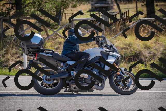 20250906103803-_5001088_am_