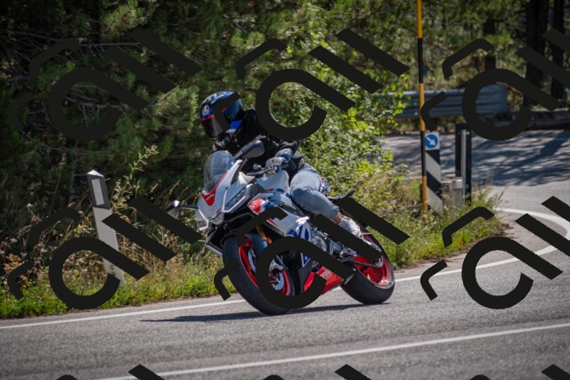 20250906105802-_5001242_am_