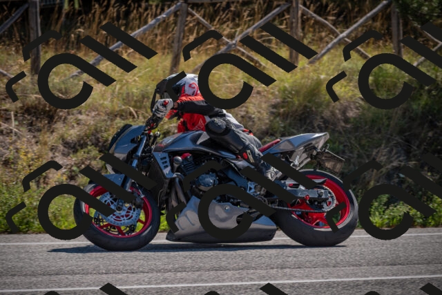 20250906111044-_5001330_am_