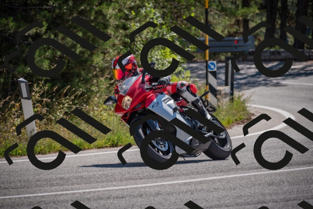 20250906112145-_5001399_am_