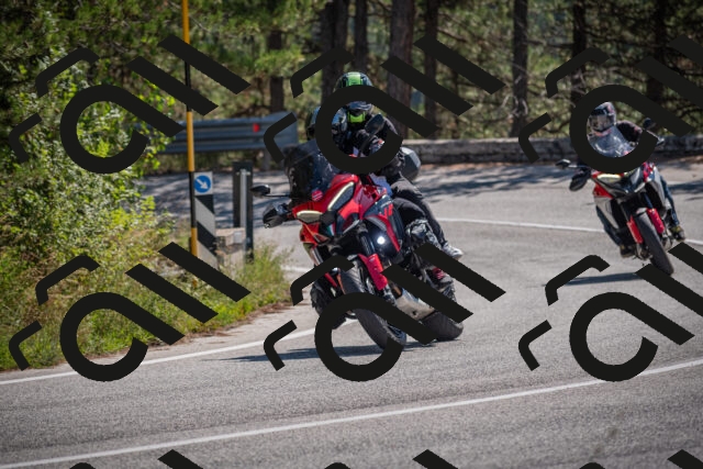 20250906113653-_5001558_am_