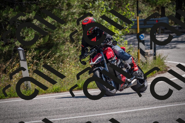 20250906113705-_5001570_am_