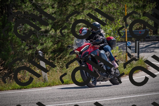 20250906113706-_5001573_am_