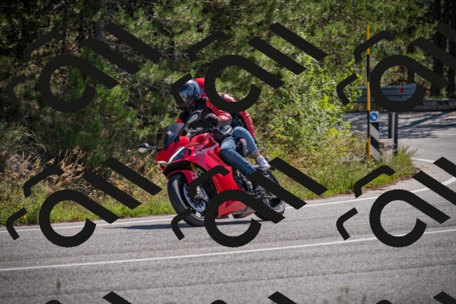 20250906113832-_5001588_am_