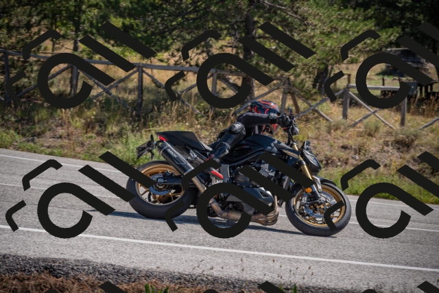 20250906114021-_5001605_am_