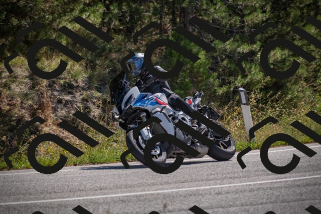 20250906114101-_5001618_am_