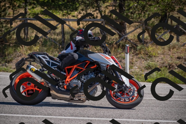 20250906114212-_5001630_am_