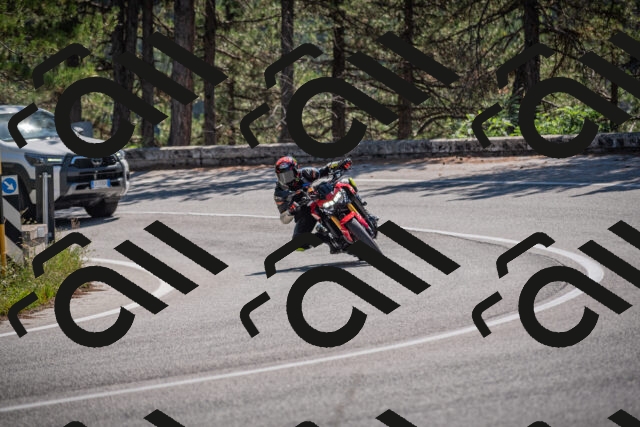 20250906114240-_5001632_am_