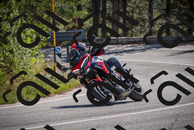 20250906114428-_5001650_am_