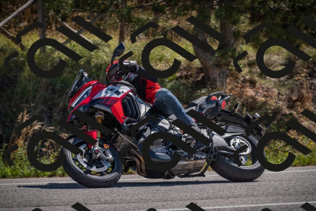 20250906114429-_5001651_am_