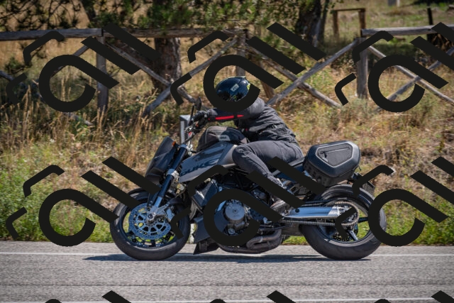 20250906114502-_5001661_am_