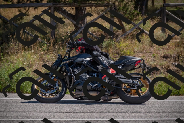 20250906114646-_5001682_am_