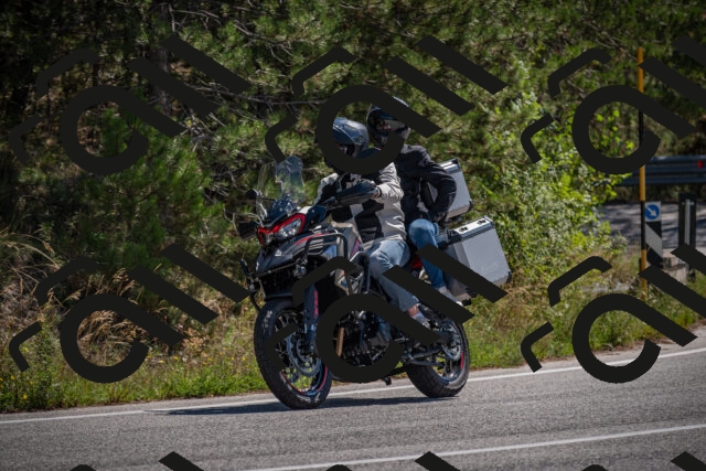 20250906120201-_5001848_am_