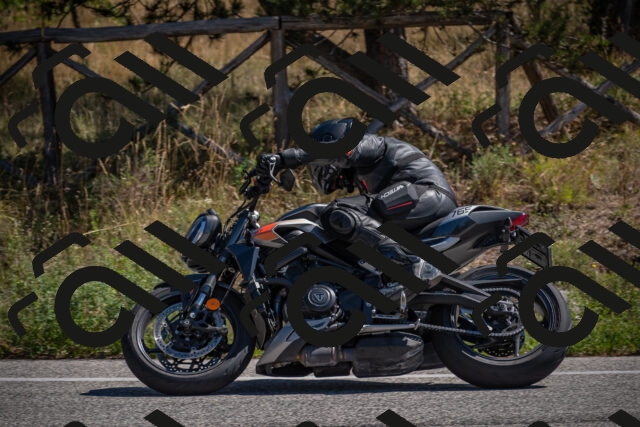 20250906120353-_5001860_am_