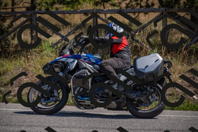 20250906121053-_5001913_am_