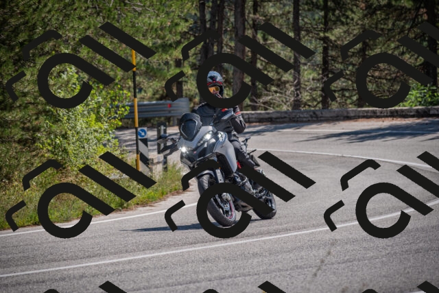 20250906121552-_5001952_am_