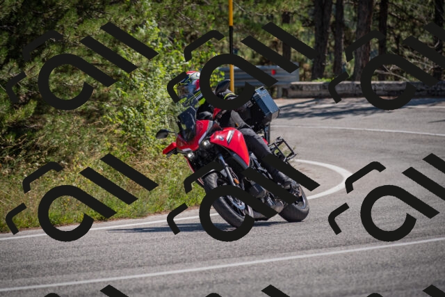 20250906121948-_5001975_am_