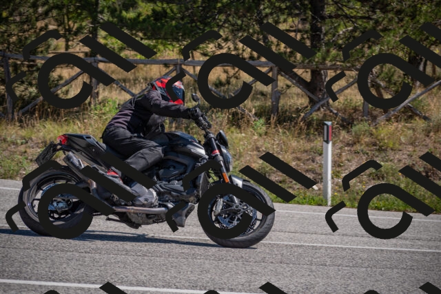 20250906121957-_5001984_am_