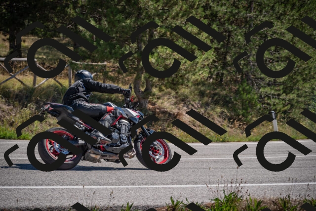 20250906122302-_5002048_am_