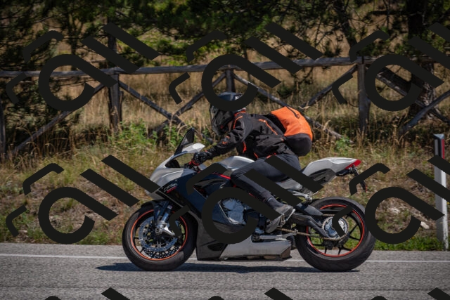 20250906124327-_5002299_am_