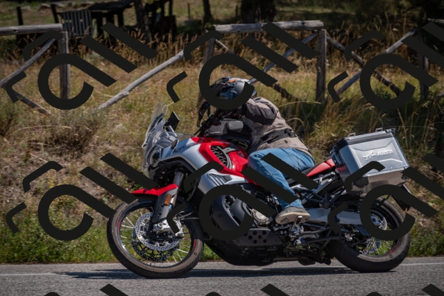 20250906124351-_5002315_am_