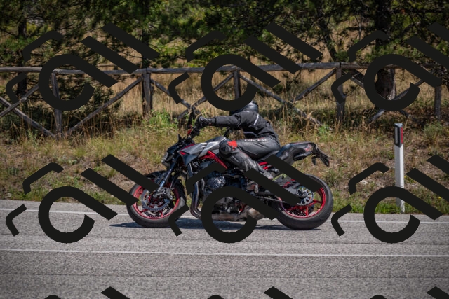 20250906124926-_5002379_am_