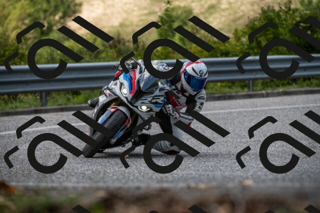 202509061419-M22_9400_m1_