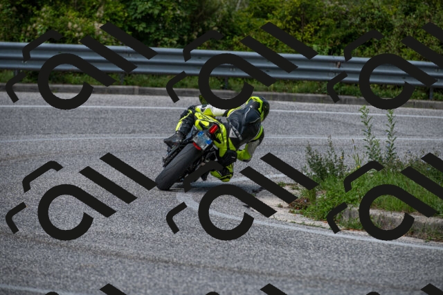 202509061449-M22_9499_m1_