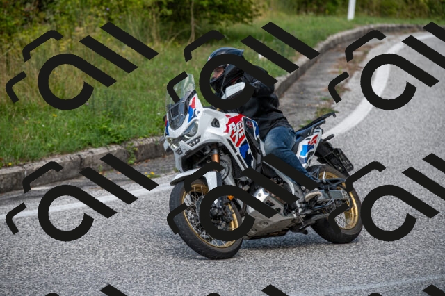 202509061450-M22_9500_m1_