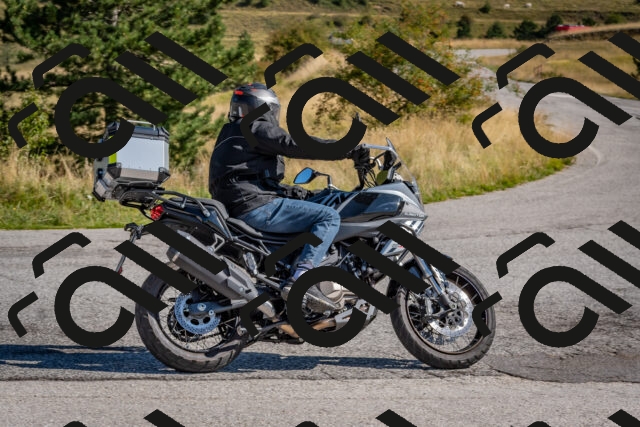 202509061027-DSC_8381_c4_