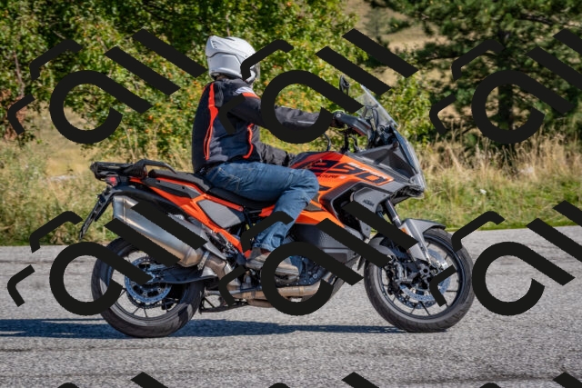 202509061039-DSC_8407_c4_