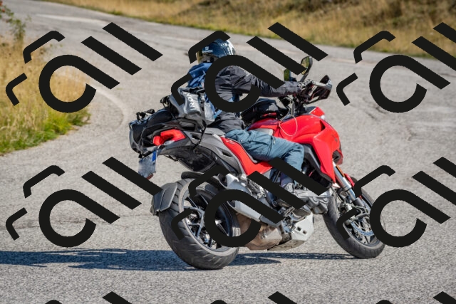 202509061050-DSC_8447_c4_