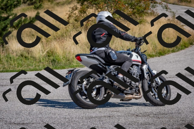 202509061141-DSC_8671_c4_