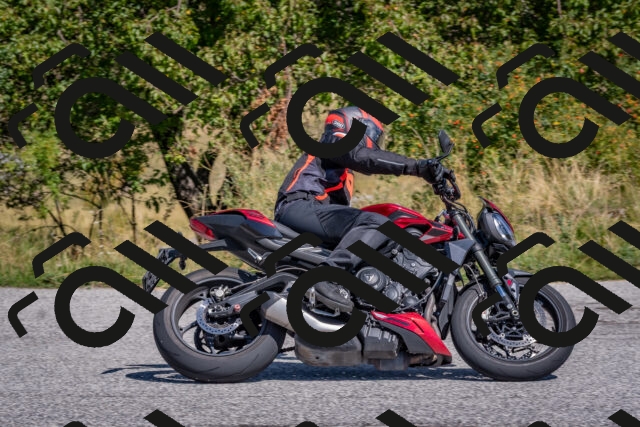 202509061210-DSC_8944_c4_