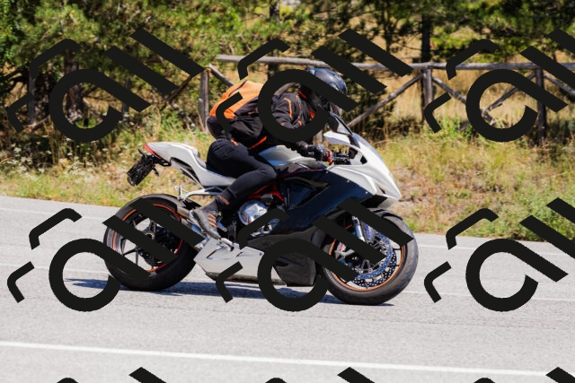 202509061309-_04A6033_c3