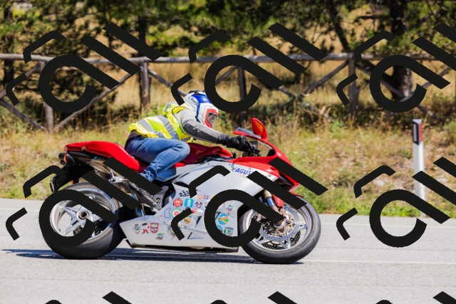 202509061310-_04A6085_c3