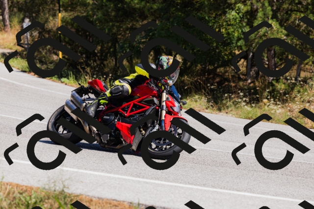 202509061312-_04A6108_c3