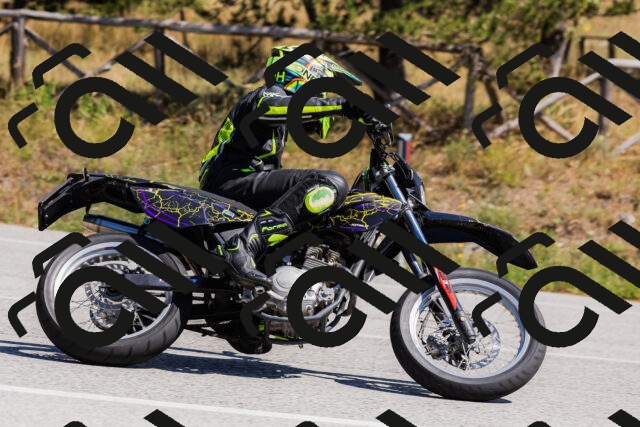 202509061331-_04A6304_c3