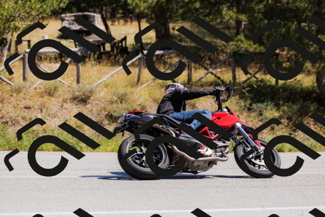 202509061335-_04A6381_c3