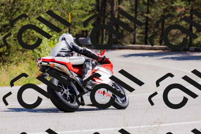 202509061336-_04A6403_c3