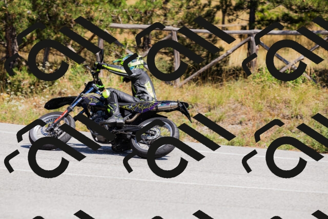 202509061338-_04A6418_c3