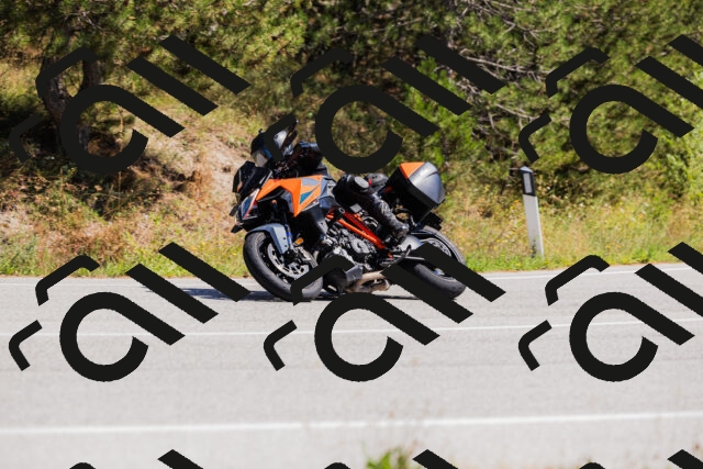 202509061338-_04A6424_c3