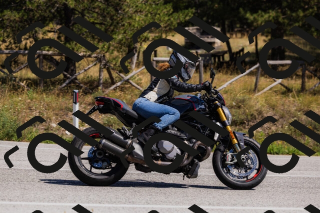 202509061357-_04A6592_c3